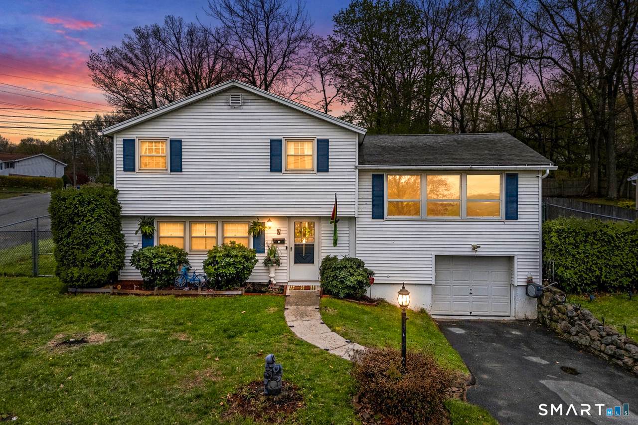 7 Plainfield Drive - Photo 1