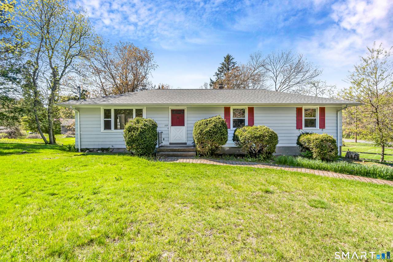 225 Nichols Avenue - Photo 1