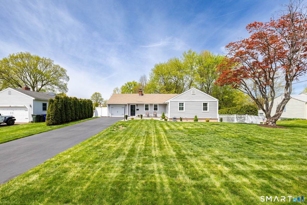 129 Cloverdale Circle - Photo 1