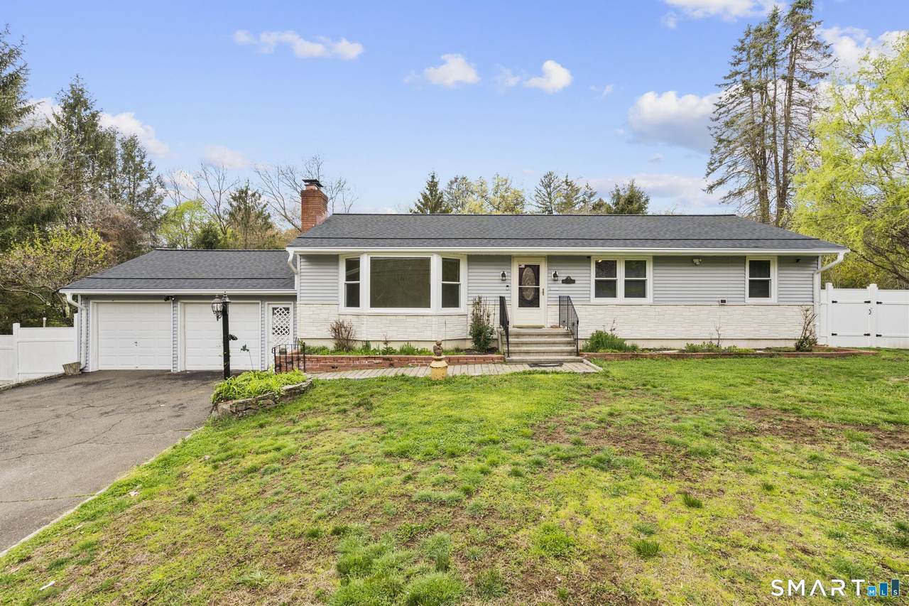 205 Nichols Avenue - Photo 1