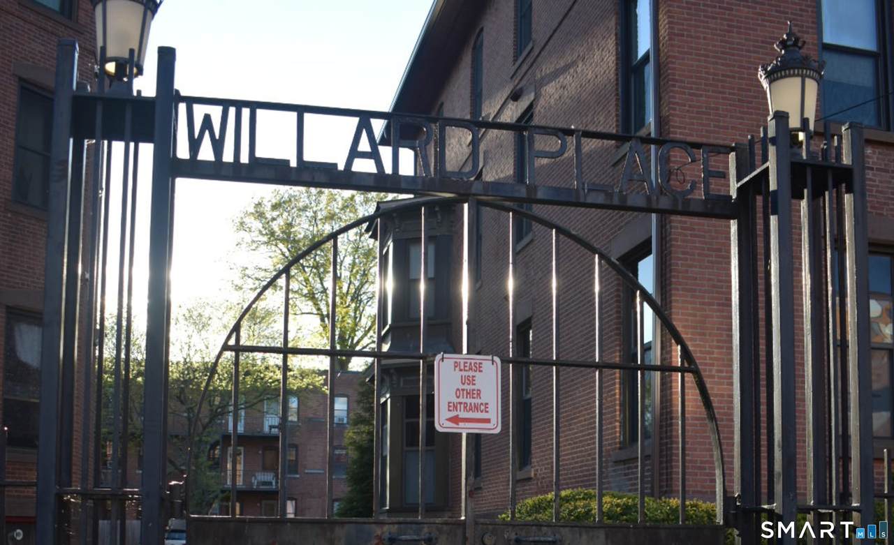 39 Willard Street - Photo 1