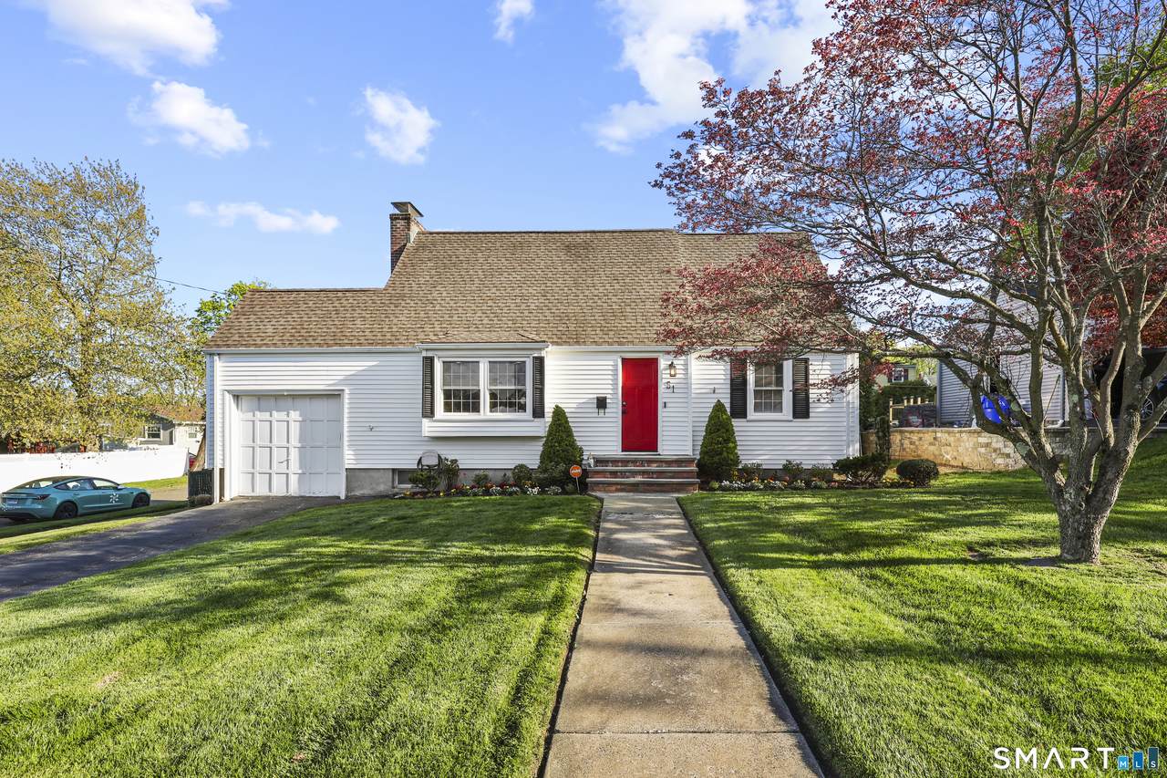 51 Oakdale Street - Photo 1