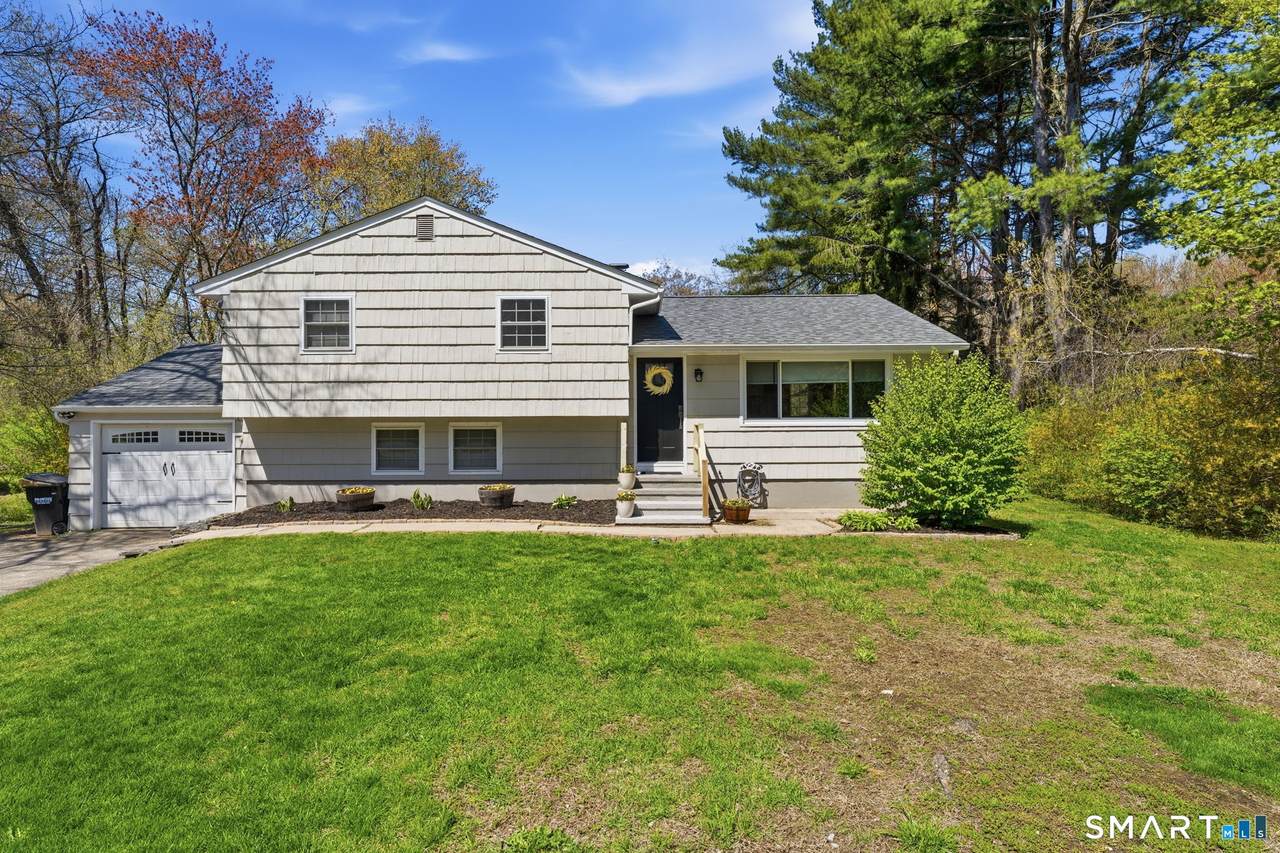523 Essex Road - Photo 1