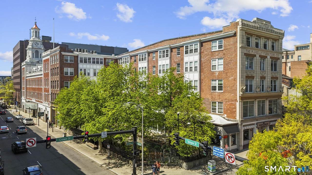 196 Crown Street - Photo 1