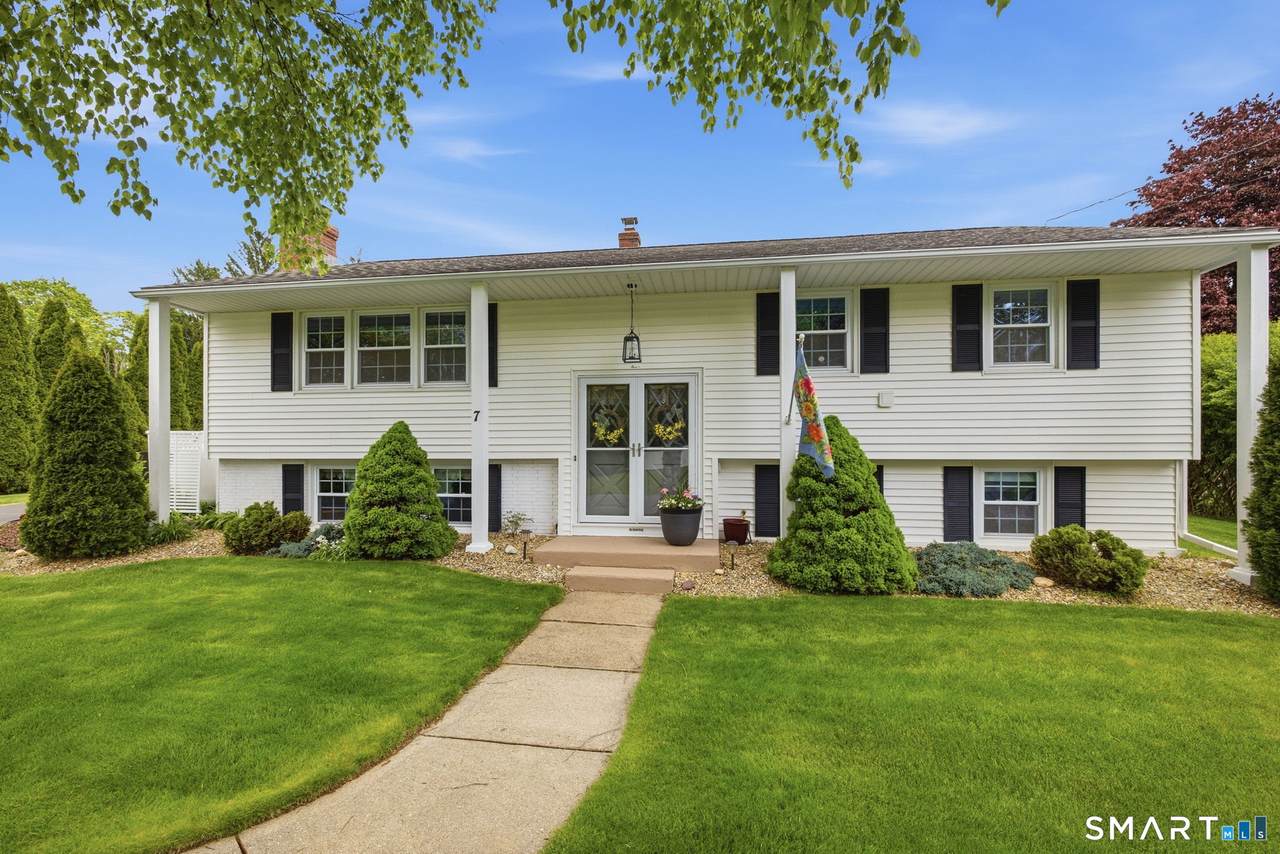 7 Stardust Drive - Photo 1