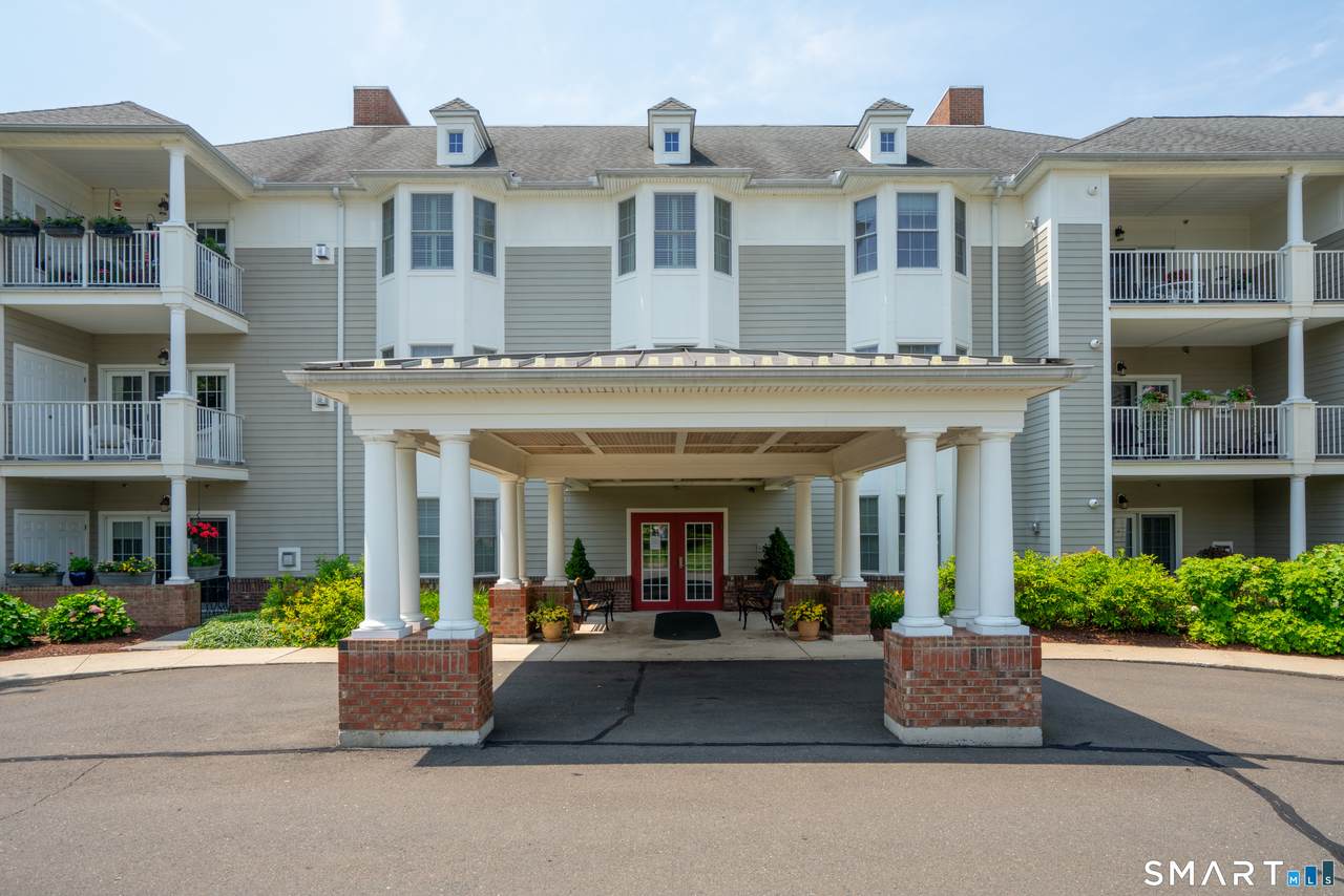 25 Cassandra Boulevard - Photo 1