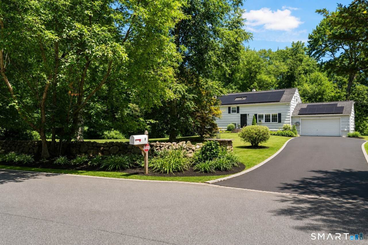 8 Ground Pine Road - Photo 1