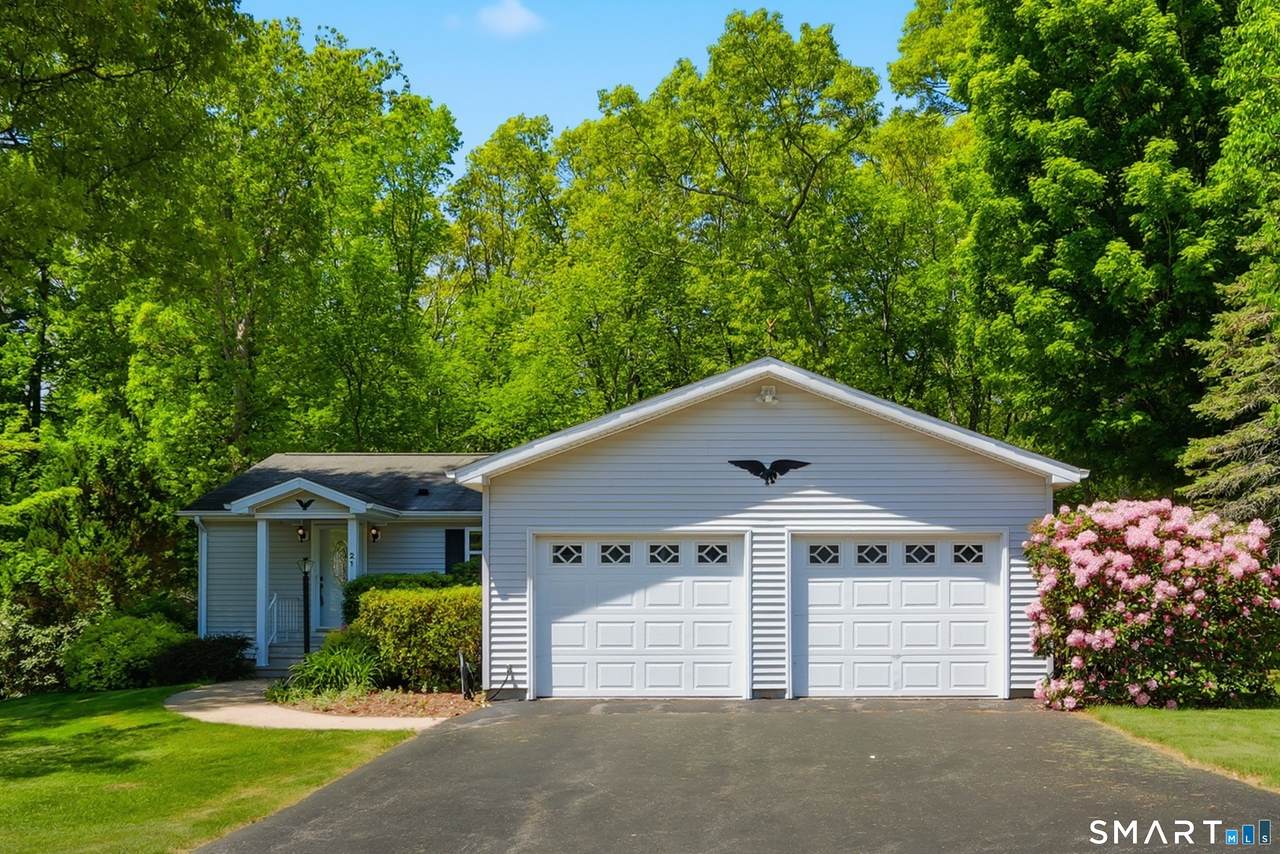 21 Hillcrest Drive - Photo 1