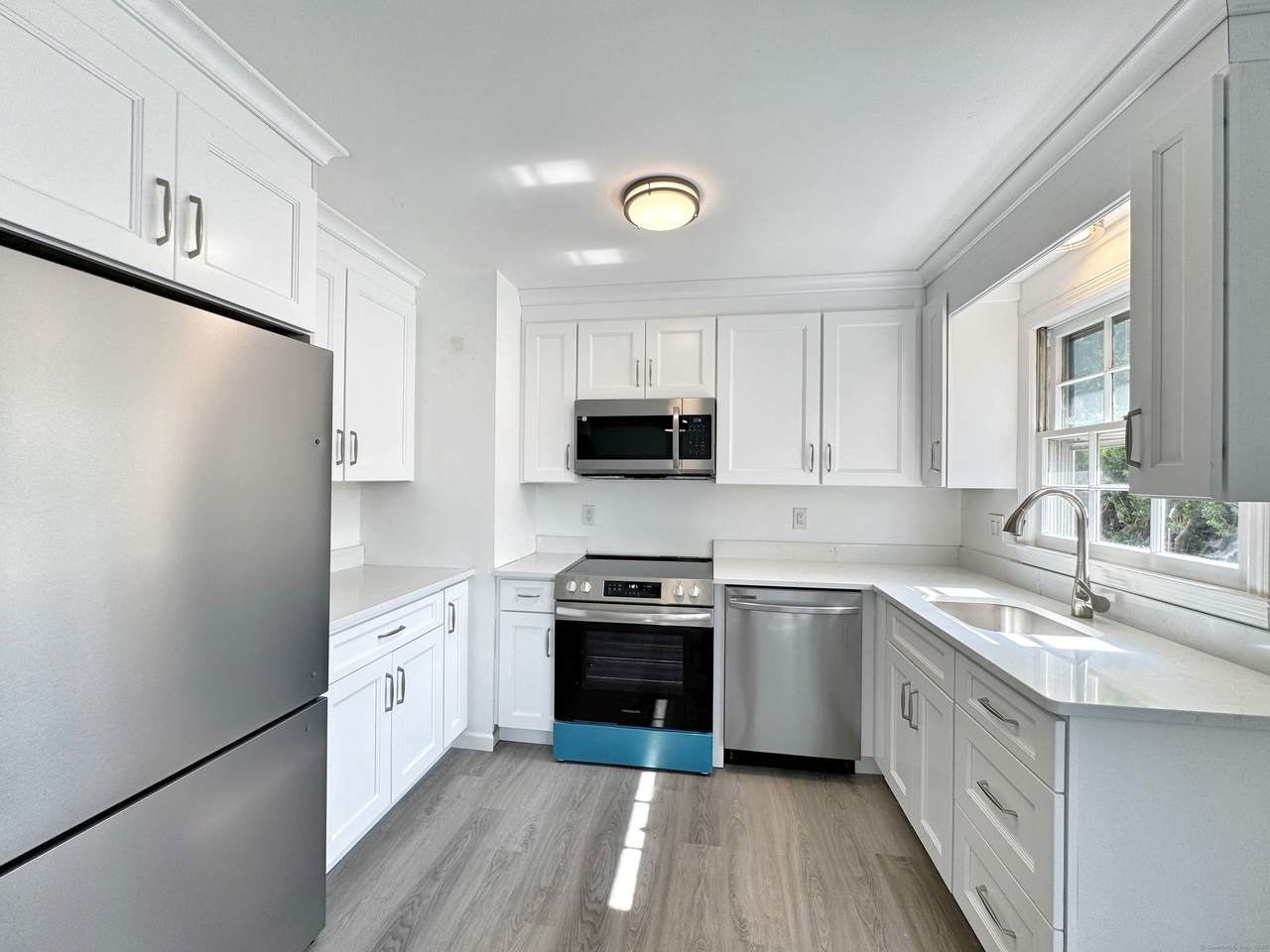 21 Avenue B - Photo 1