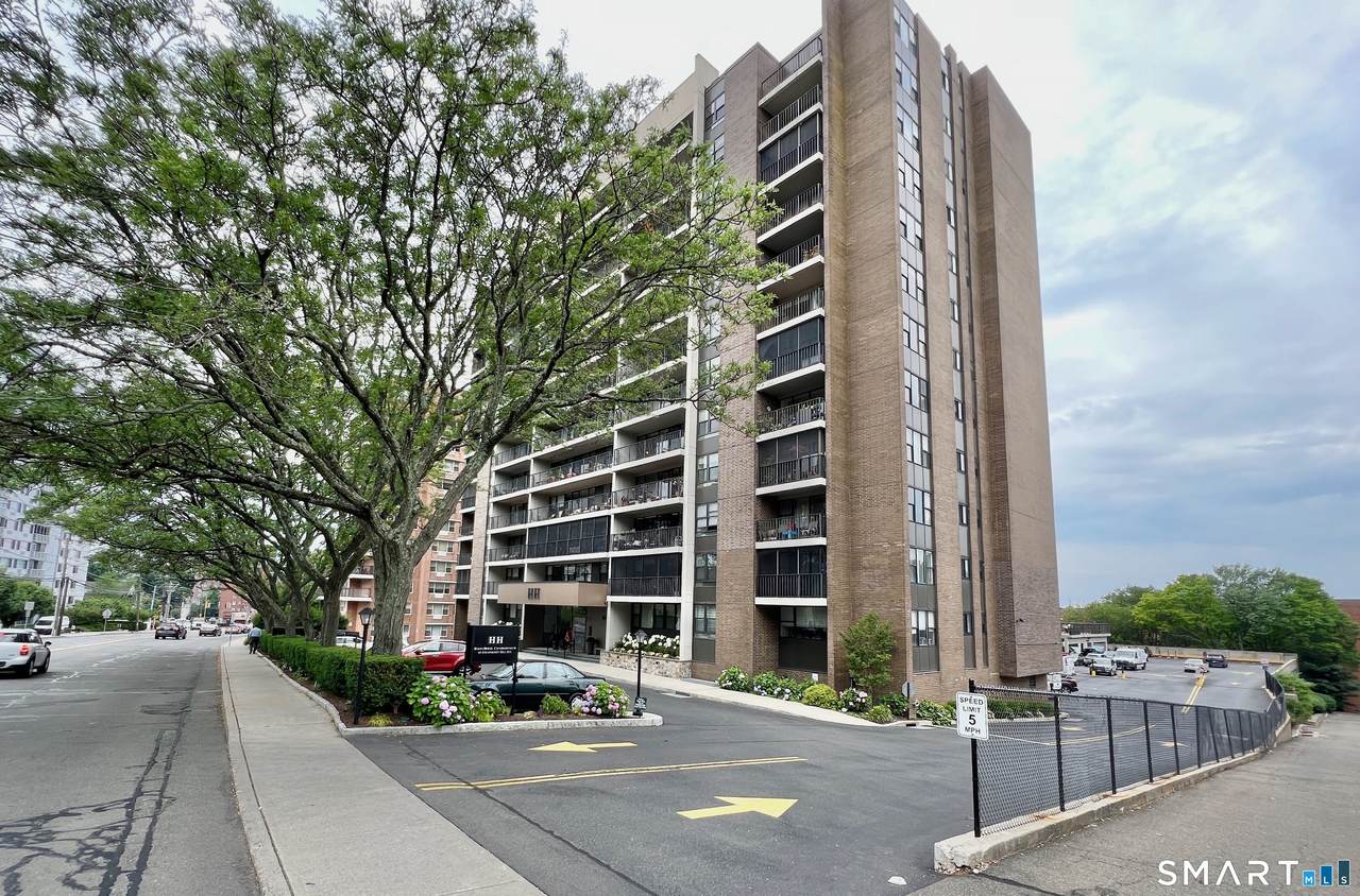 44 Strawberry Hill Avenue - Photo 1