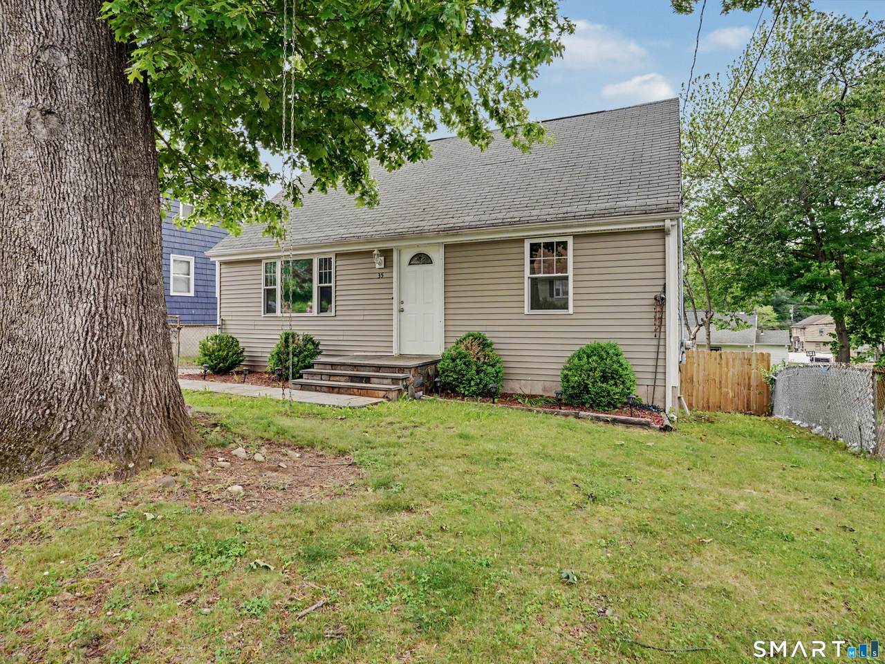 35 Oakleaf Street - Photo 1
