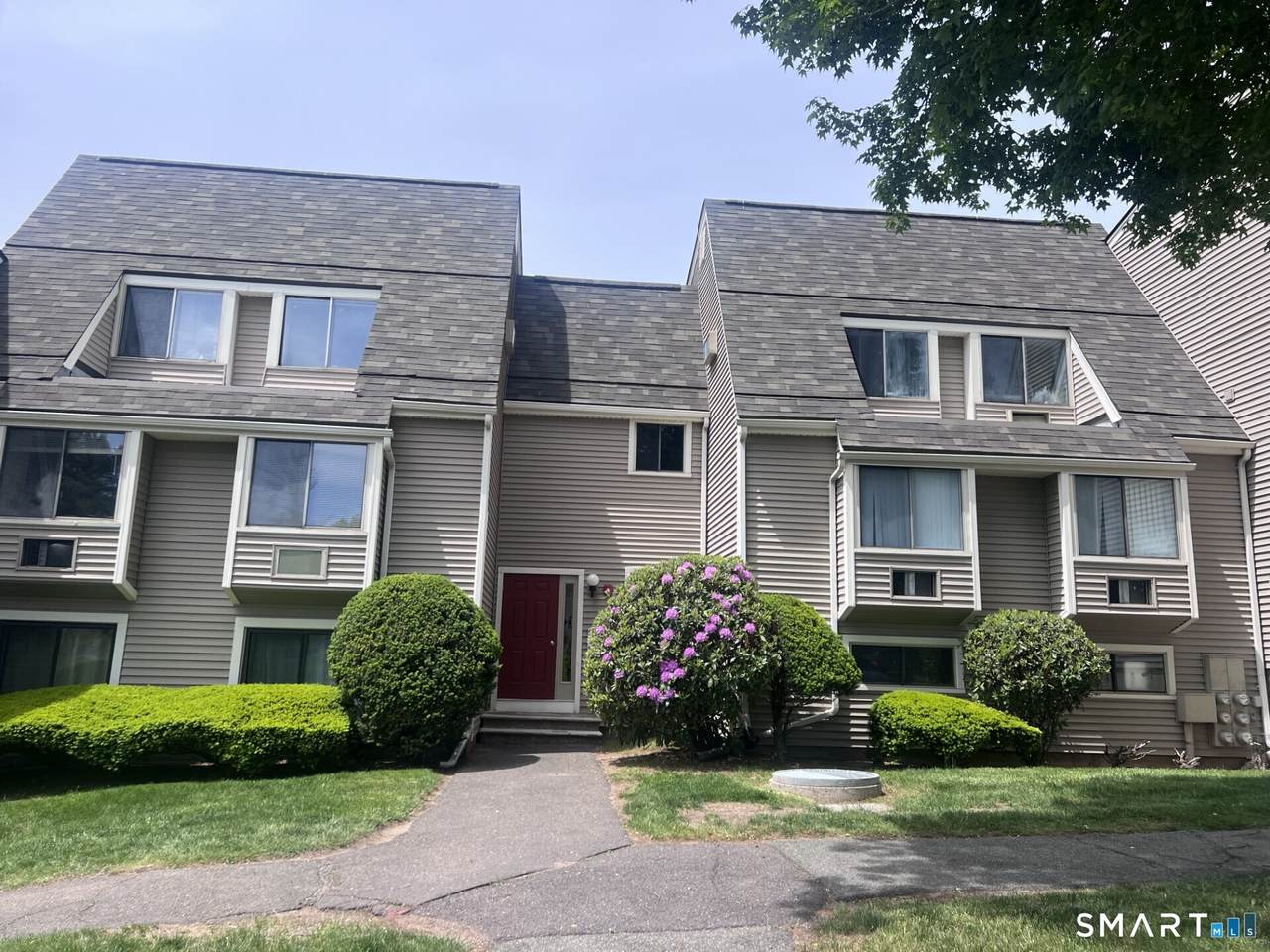 93 Kent Court - Photo 1