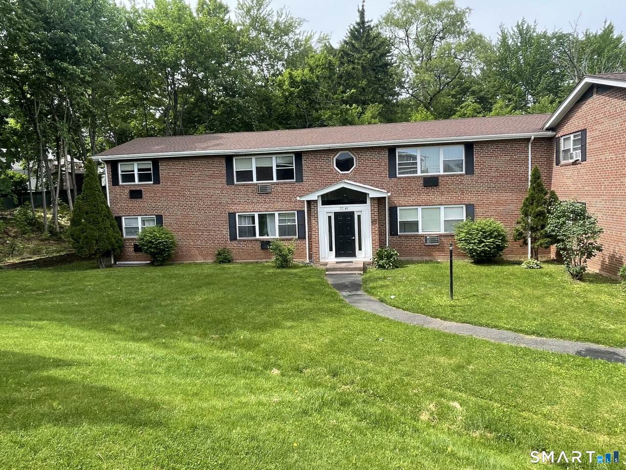 39 Mount Laurel Drive - Photo 1