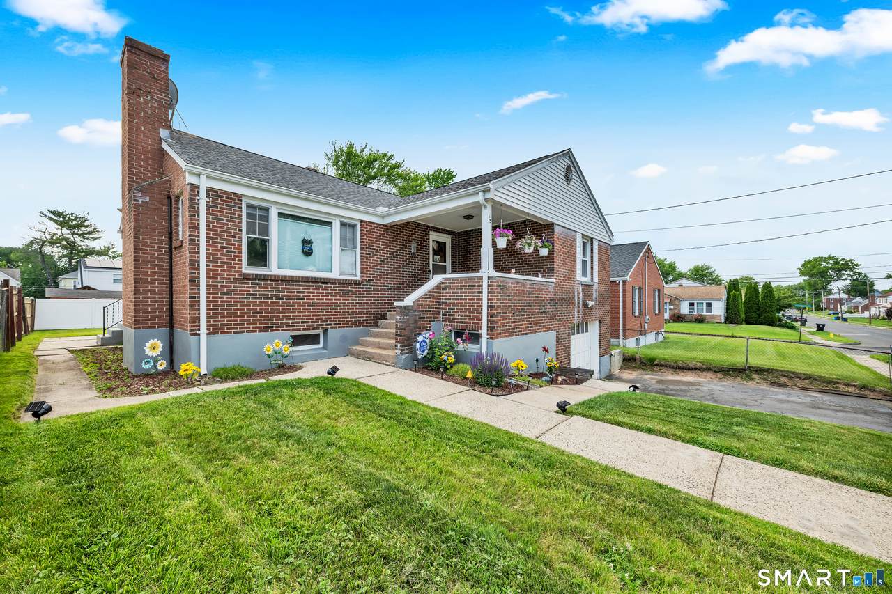 75 Hollywood Avenue - Photo 1