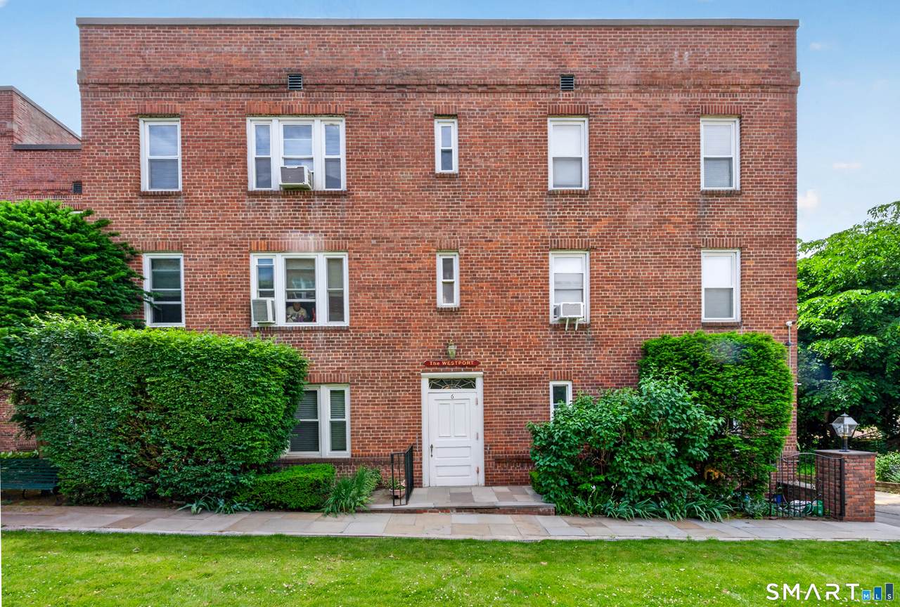 70 Strawberry Hill Avenue - Photo 1