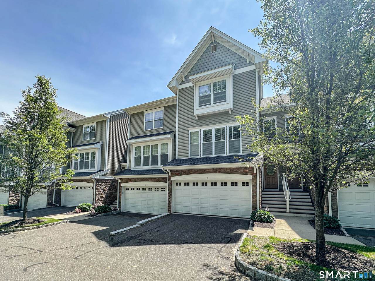 6 Lawrence Avenue - Photo 1