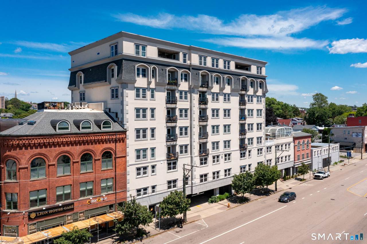 461 Bank Street - Photo 1