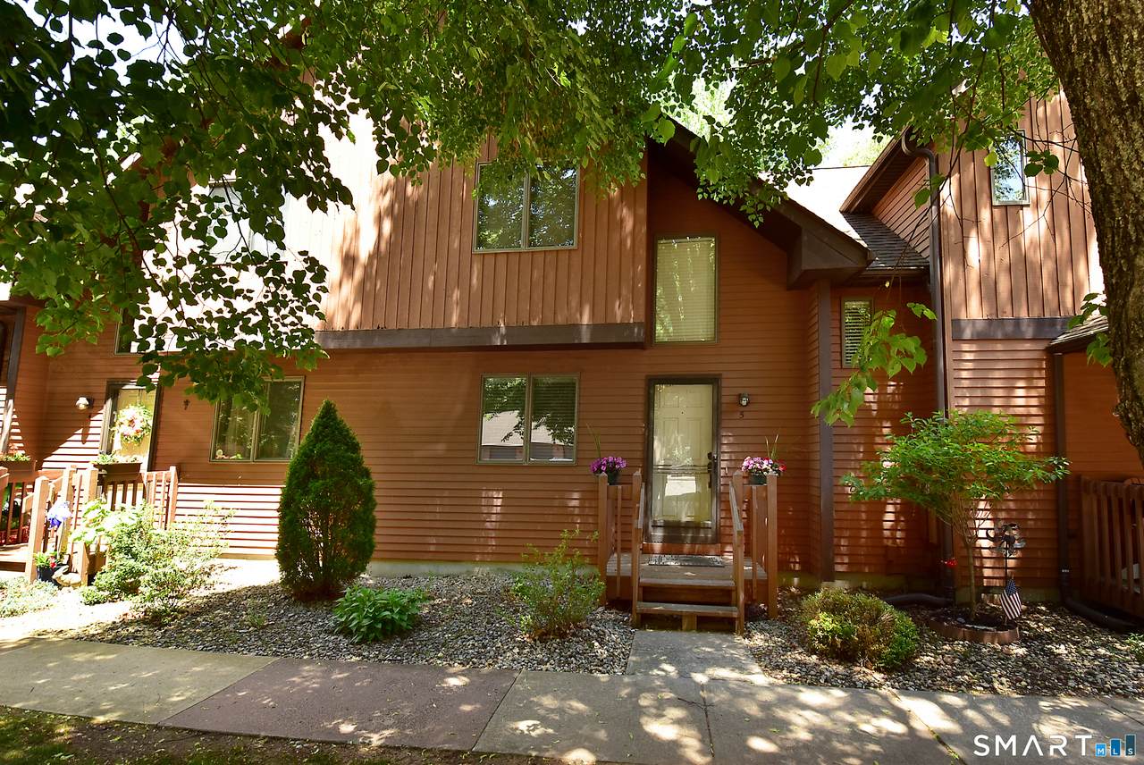105 Maple Avenue - Photo 1