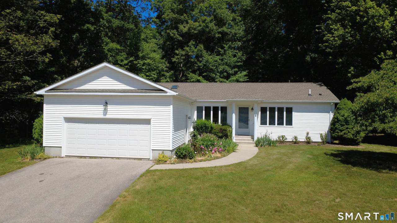 23 Hillcrest Drive - Photo 1