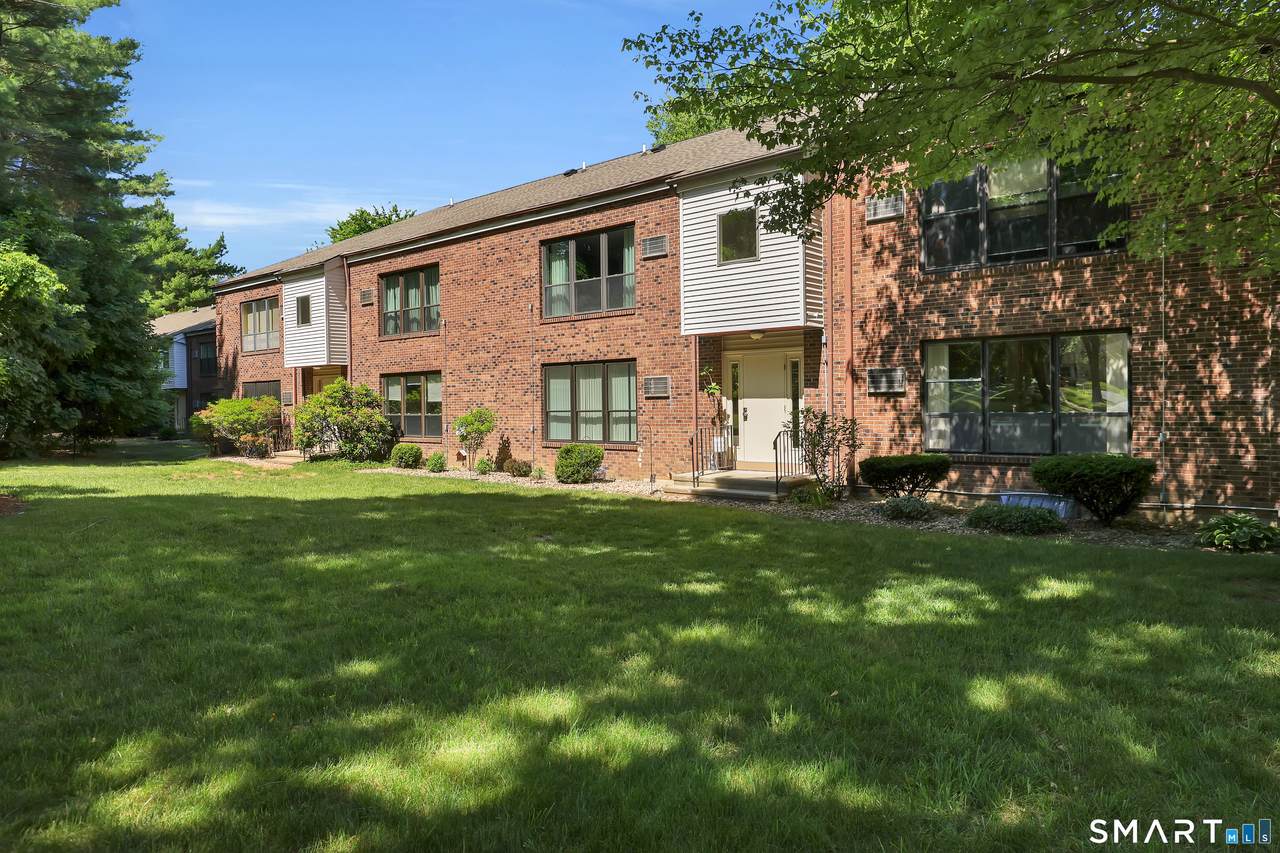 4 Wellington Drive - Photo 1