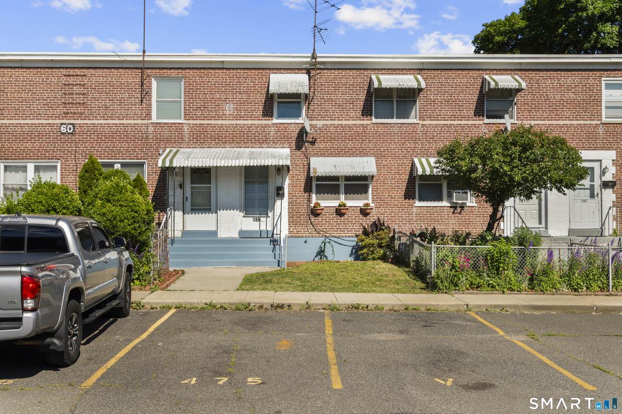 186 Court D Building 60 - Photo 1