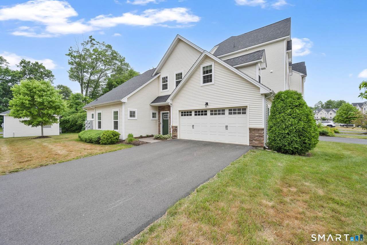 105 Pepin Place - Photo 1