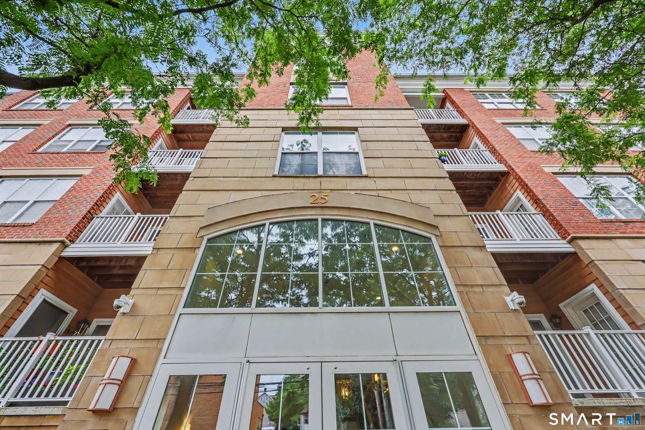 25 Adams Avenue - Photo 1