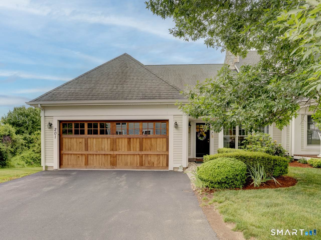 201 Strawberry Lane - Photo 1