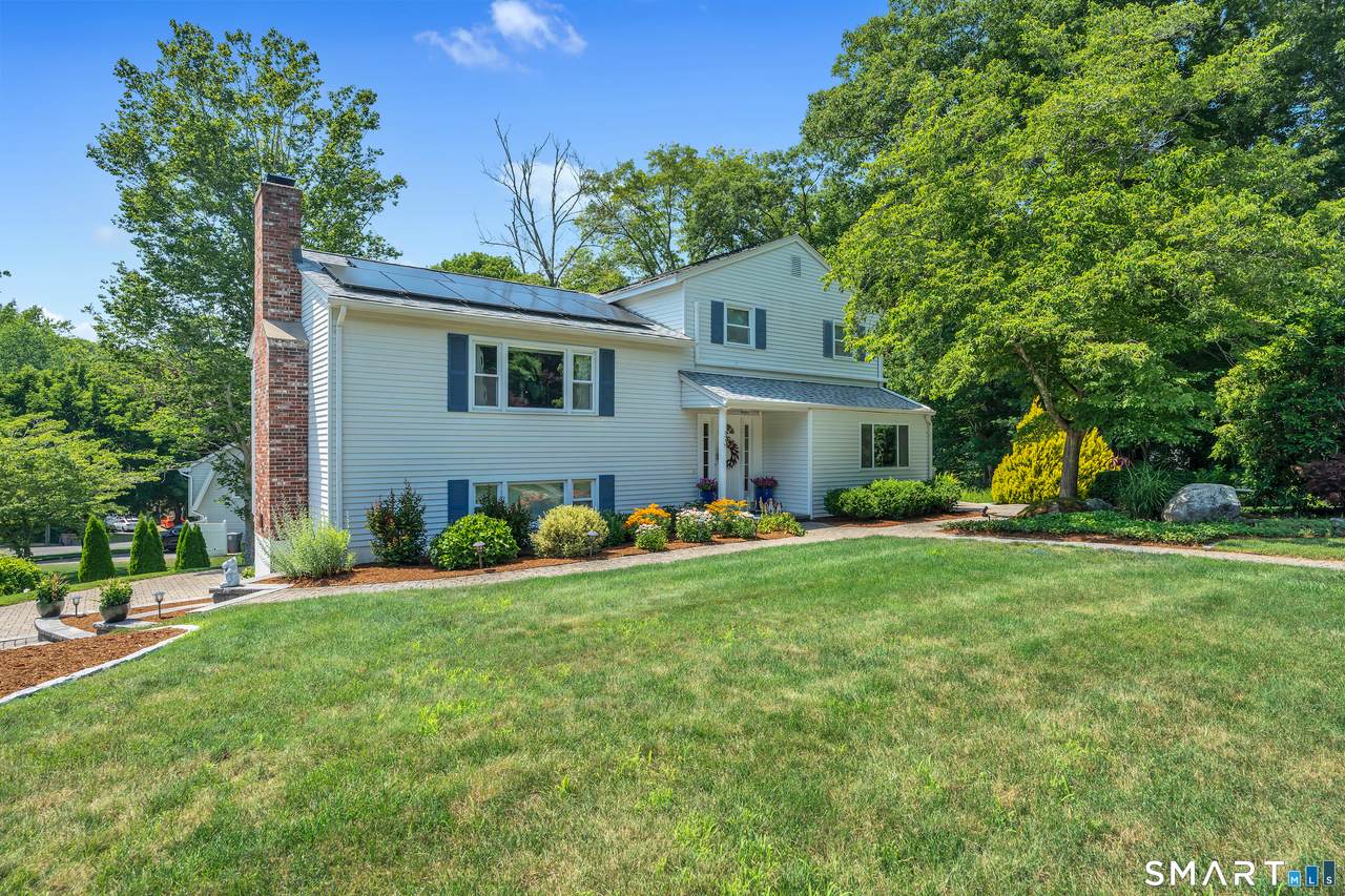 33 Wayne Drive - Photo 1