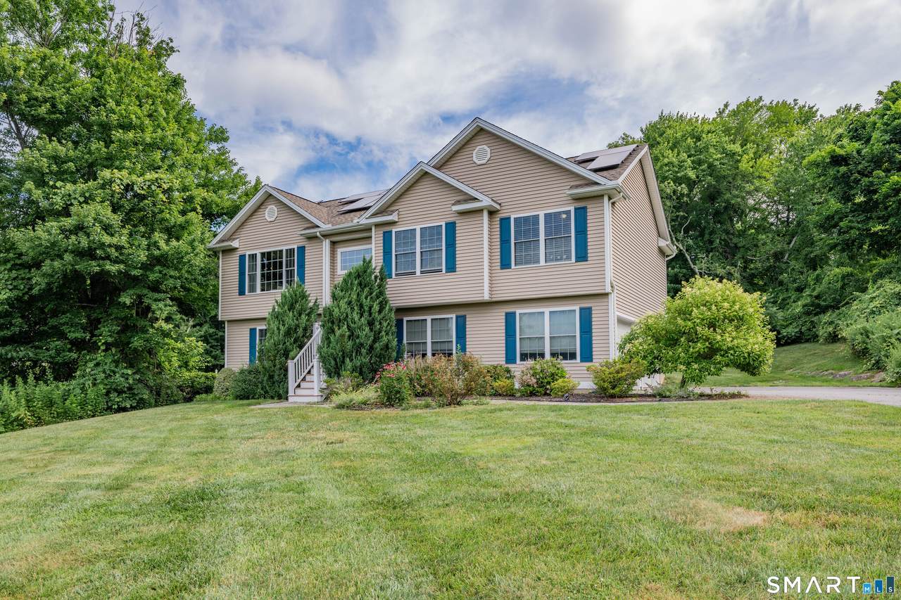 122 Uconn Drive - Photo 1