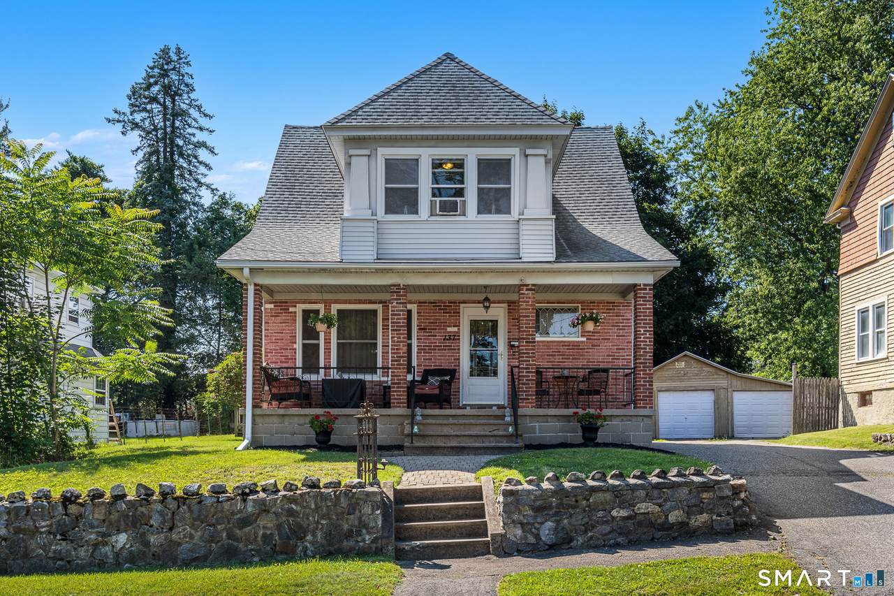 137 Fairlawn Avenue - Photo 1