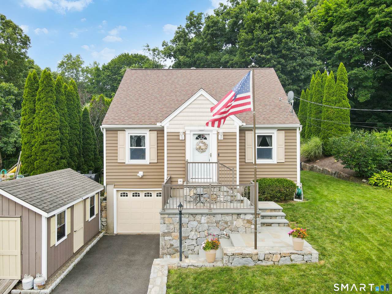 39 Morris Avenue - Photo 1
