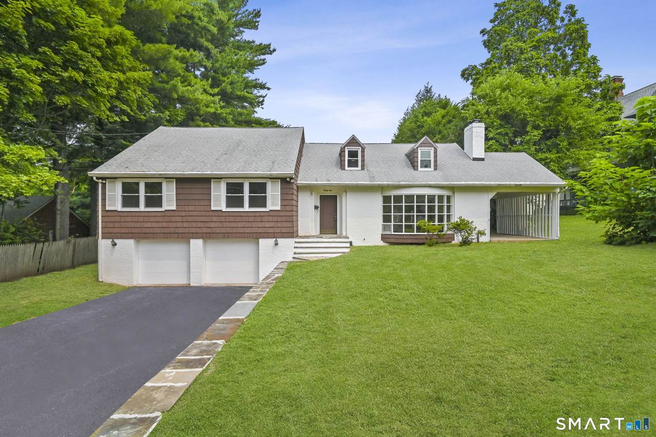 34 Davis Avenue - Photo 1
