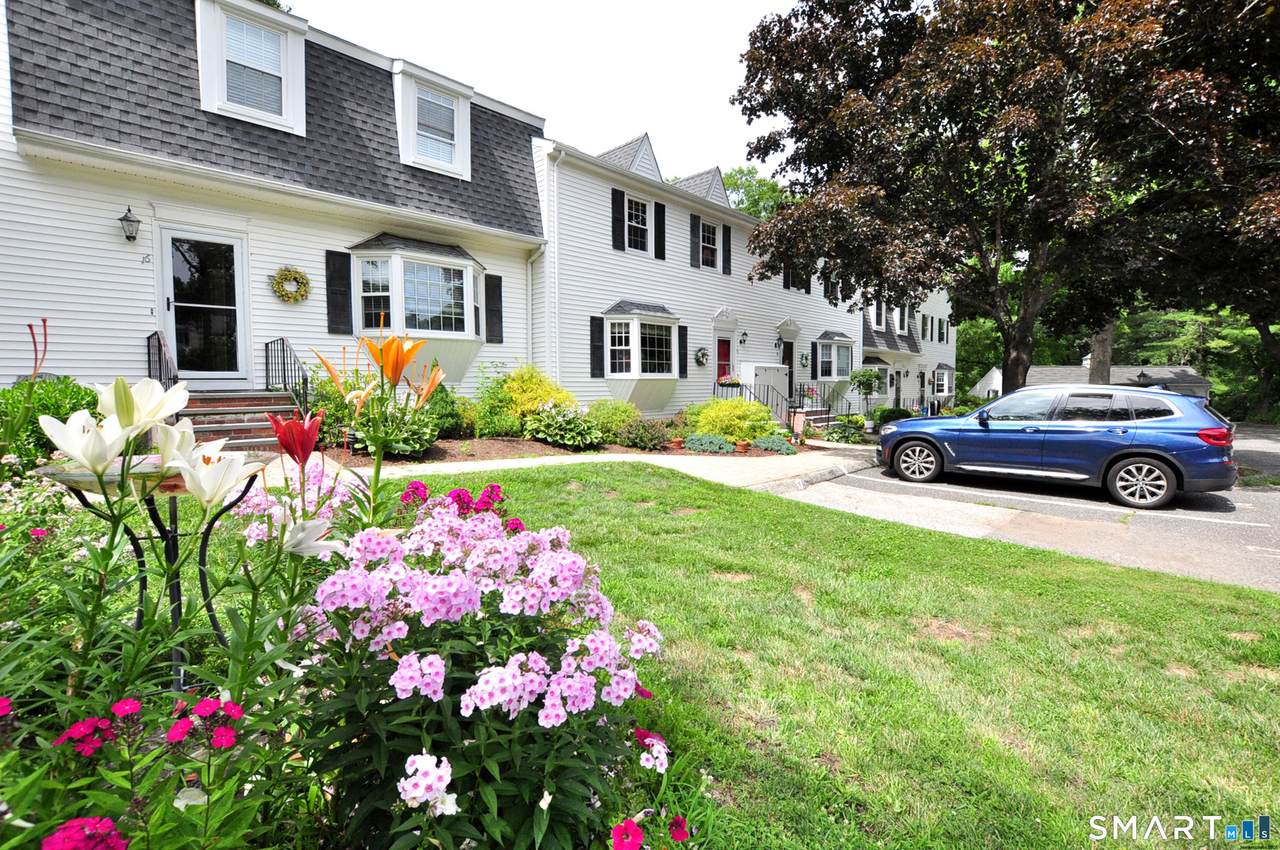 15 Bridgewater Common - Photo 1
