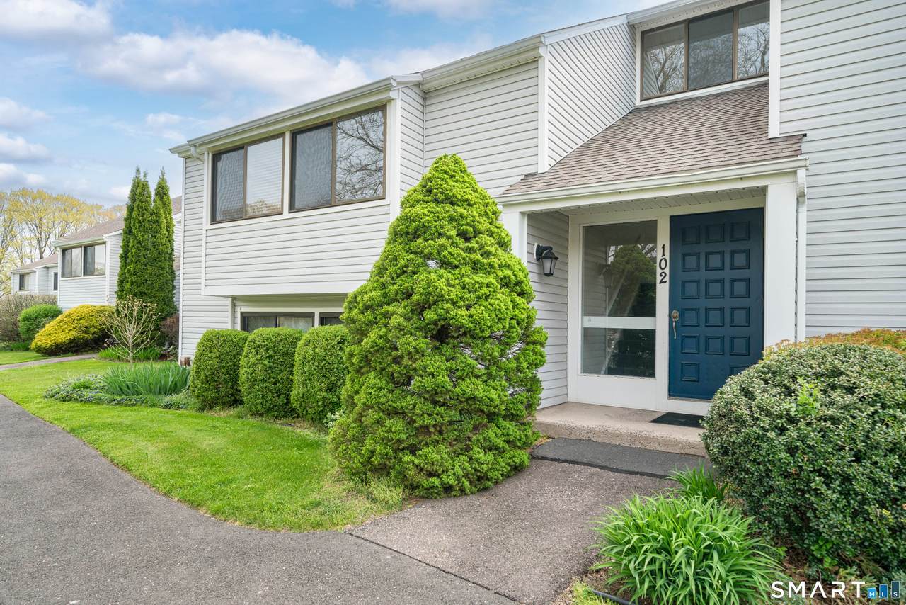 102 Brookwood Drive - Photo 1