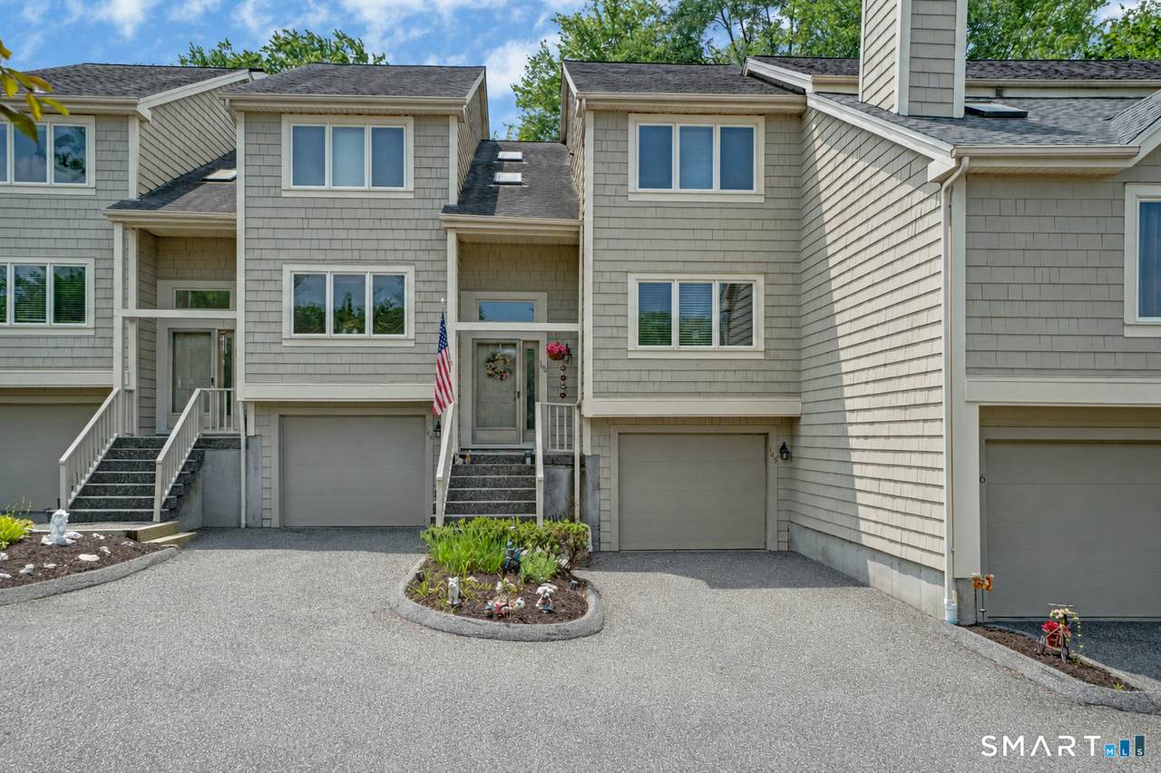 12 Boulevard Drive - Photo 1