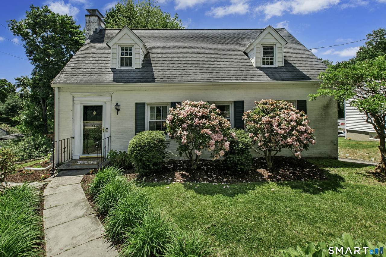 2231 Easton Turnpike - Photo 1