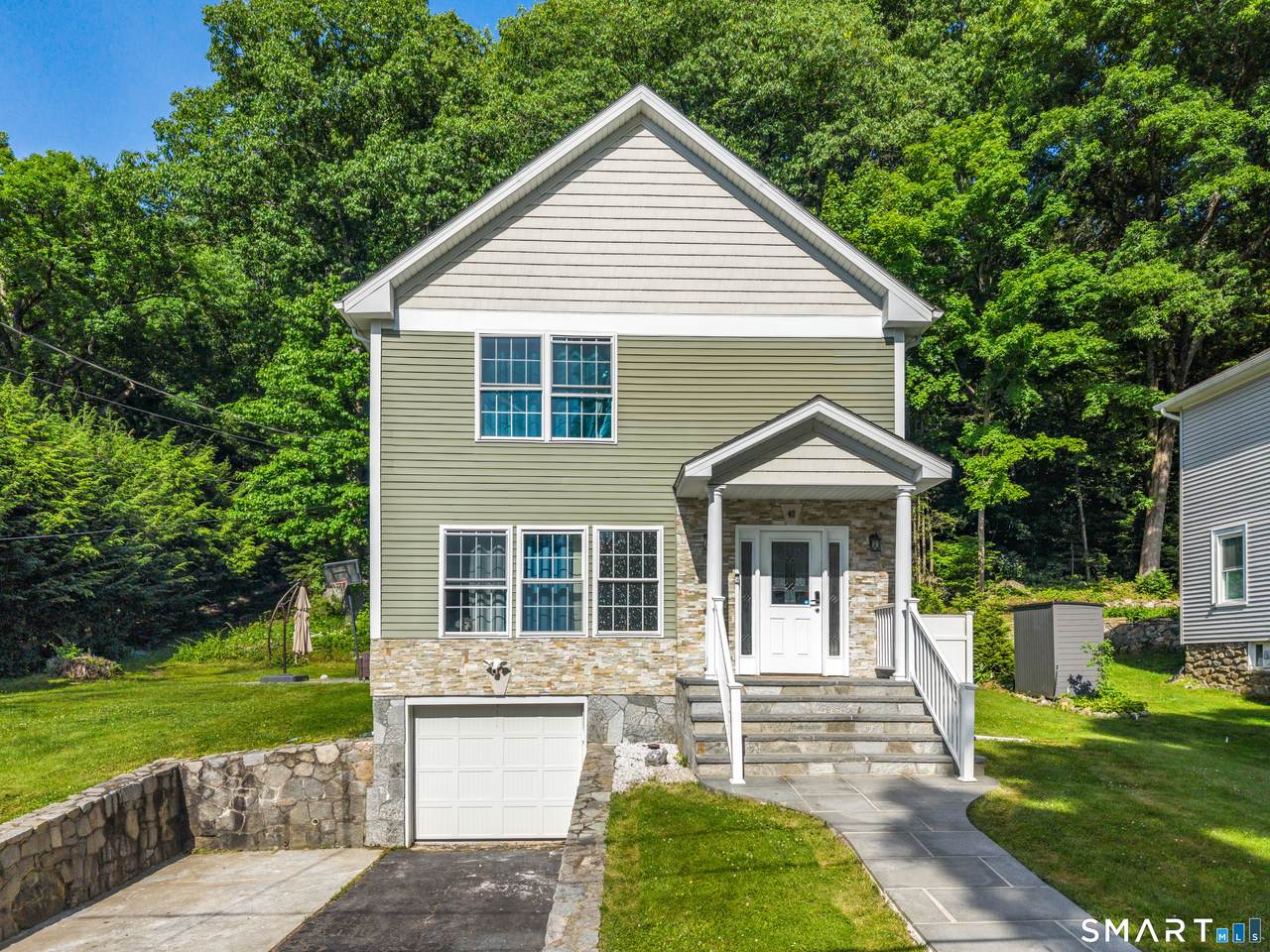 42 White Avenue - Photo 1