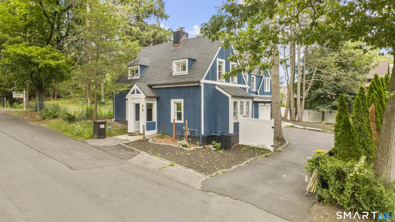 26 Trowbridge Street - Photo 1