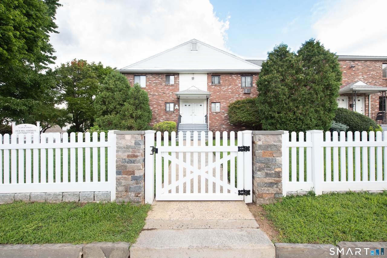 10 Arch Street - Photo 1