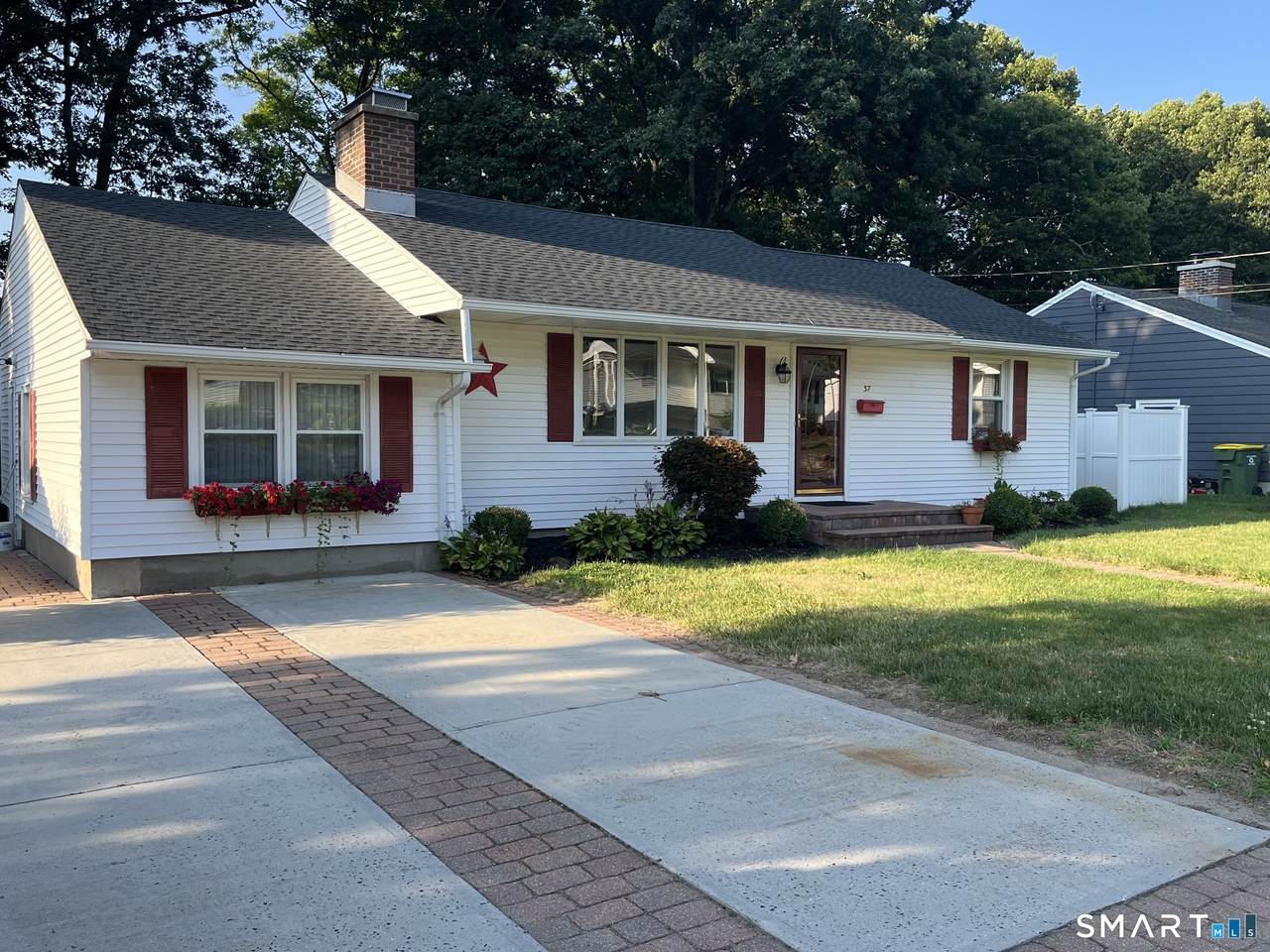 37 Fleetwood Drive - Photo 1