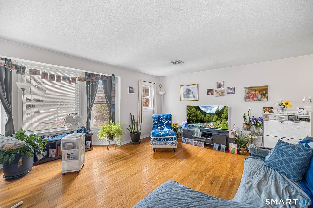 10 Franklin Avenue - Photo 1