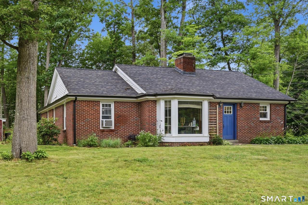 529 Pomfret Street - Photo 1