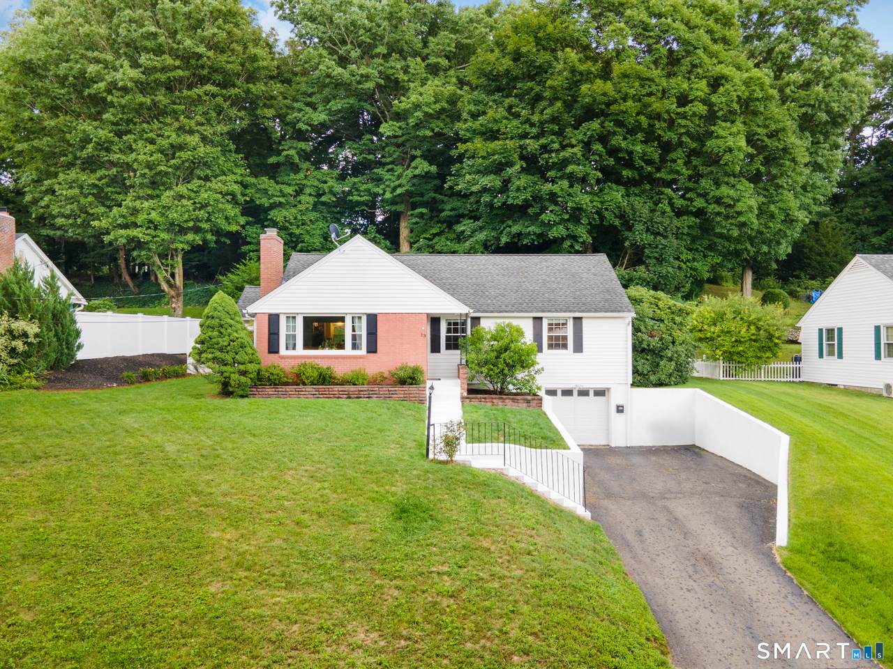 13 Edwards Road - Photo 1