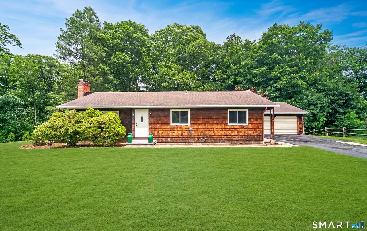 25 Lynn Drive - Photo 1