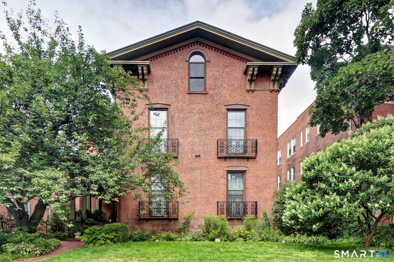 33 Charter Oak Place - Photo 1