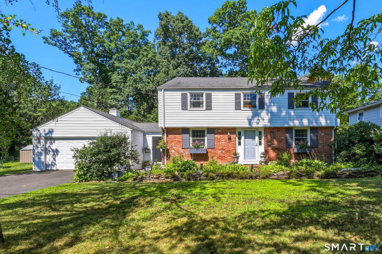 40 Vantana Drive - Photo 1