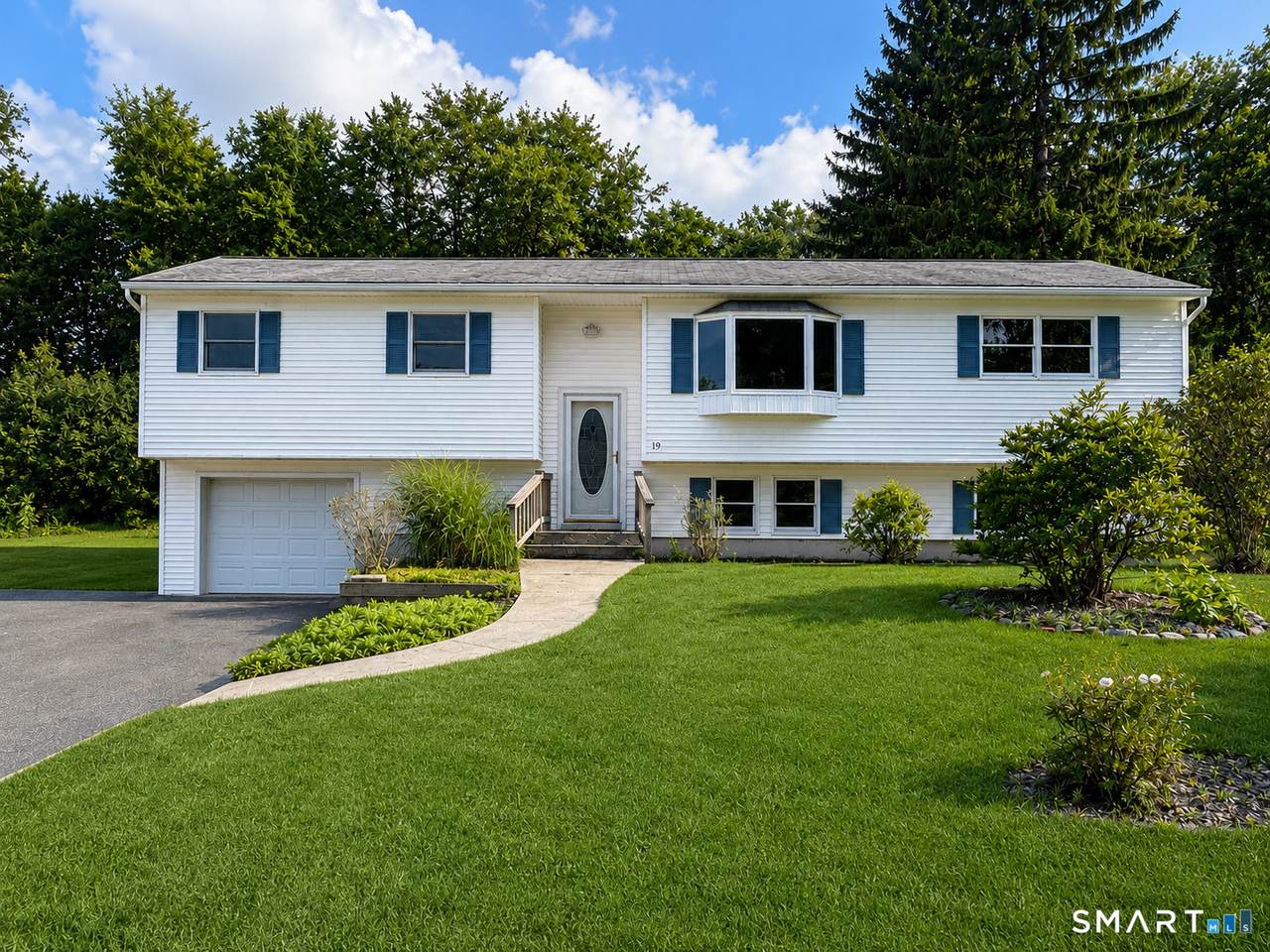 19 Hillside Circle - Photo 1