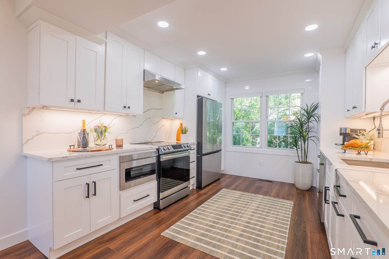55 Mill Plain Road - Photo 1