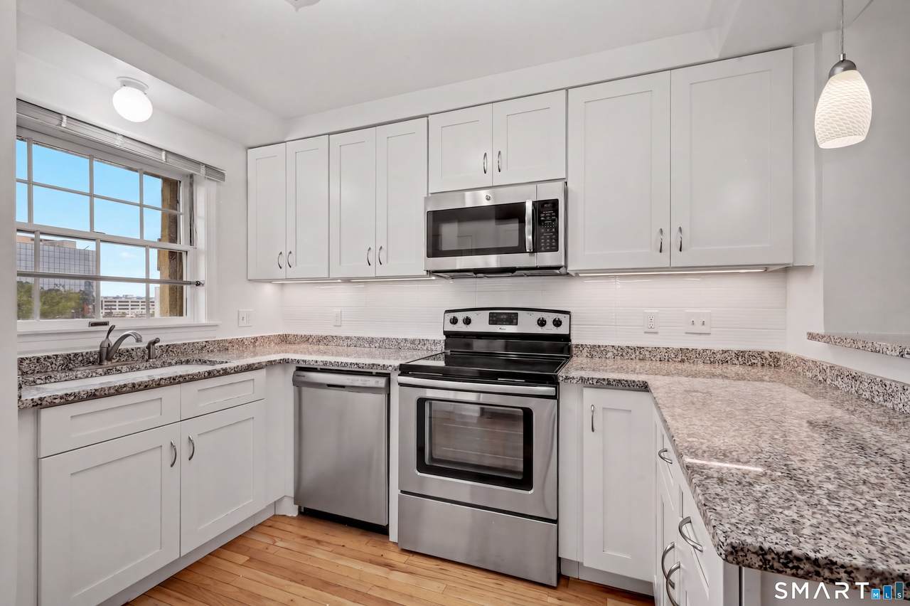 256 Washington Boulevard - Photo 1